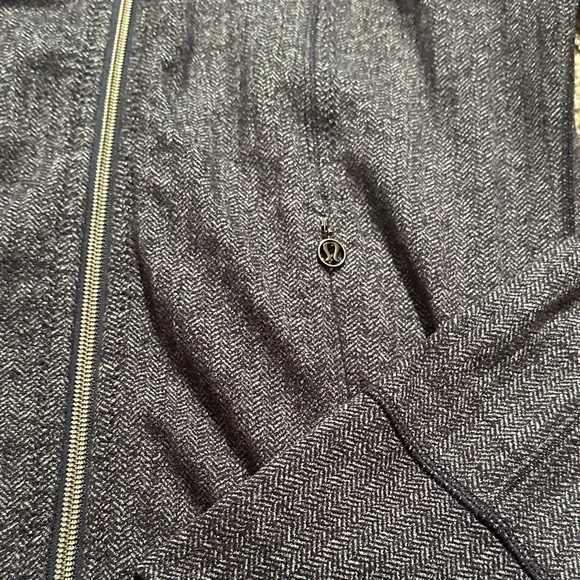 Women's Lululemon Jacket - Picture 4 of 9